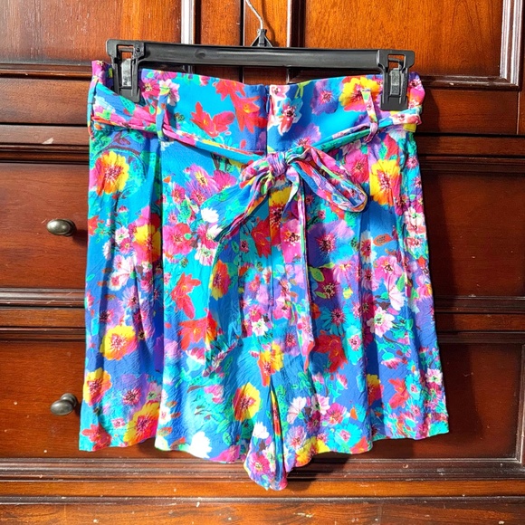 Luli Fama Water Blossoms Vibrant Bermuda short - Size Small - Picture 2 of 6